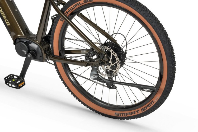 Tylne koło 29 cali z oponą Schwalbe Smart Sam i centralnym napędem Bafang M410HD 100 Nm