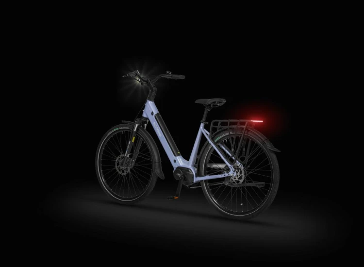 Elektryczny rower miejski Ecobike LX 100 Automatic Pearl z lampką zintegrowaną z bagażnikiem