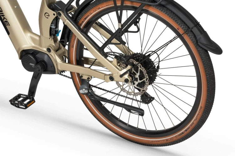 Zbliżenie na tylne koło roweru Ecobike Flex titan z pełnym zawieszeniem