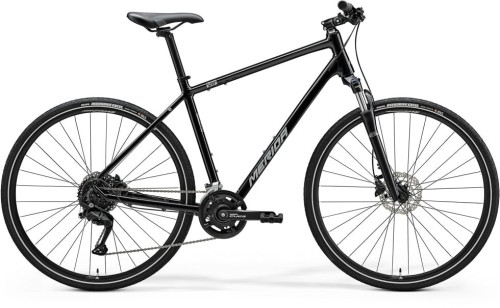 Czarny męski rower crossowy Merida Crossway 100 z amortyzatorem SR Suntour, hydraulicznymi hamulcami tarczowymi i napędem Shimano CUES.
