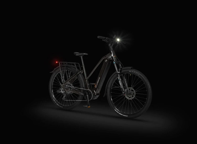 Przednie oświetlenie w rowerze Ecobike Expedition SUV czarnym 21"