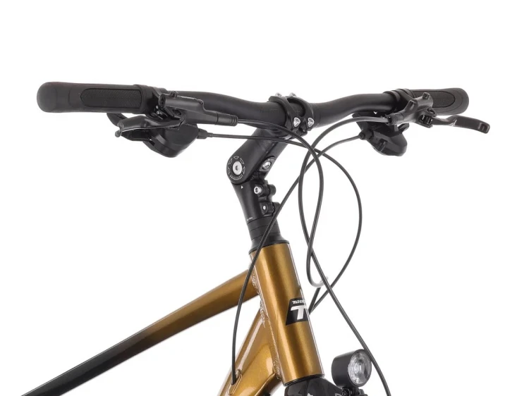 Szeroka kierownica roweru trekkingowego z ergonomicznymi chwytami