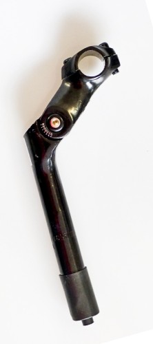 Wspornik kierownicy KWG-8-26 25,4mm reg, czarny