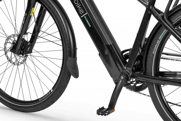 Rower elektryczny ECOBIKE X-Cross 21" 630Wh Black – kierownica i wyświetlacz z perspektywy rowerzysty