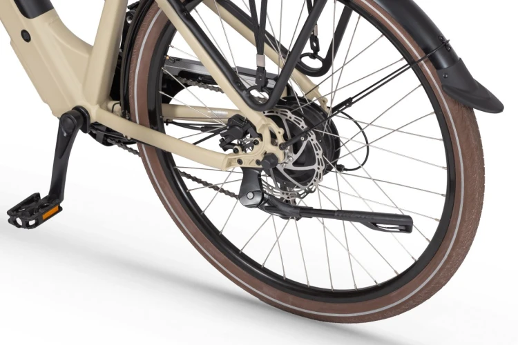 Rower elektryczny ECOBIKE X-City Cappuccino 630Wh – kierownica i wyświetlacz z perspektywy rowerzysty