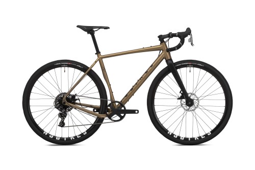 Rower gravel NS Bikes Rag+ 2 – profil boczny roweru