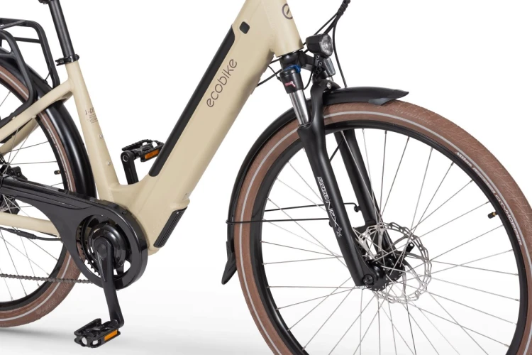 Rower elektryczny ECOBIKE X-City Cappuccino 630Wh – amortyzator przedni, koło i zintegrowana bateria w ramie