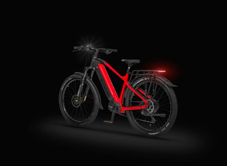 Rower elektryczny ECOBIKE RX500 21" SUV czarny z włączonym oświetleniem LED – widok nocny przód
