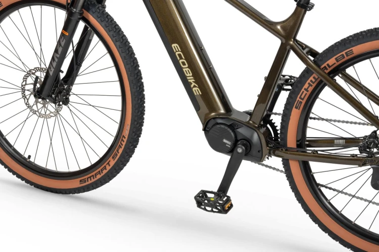 Rower elektryczny ECOBIKE SX300 21" green – kierownica i wyświetlacz z perspektywy rowerzysty