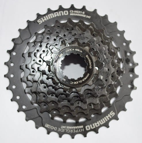 8-rzędowa czarna kaseta Shimano CS-HG31-8 o zakresie 11-34T do rowerów MTB i trekkingowych