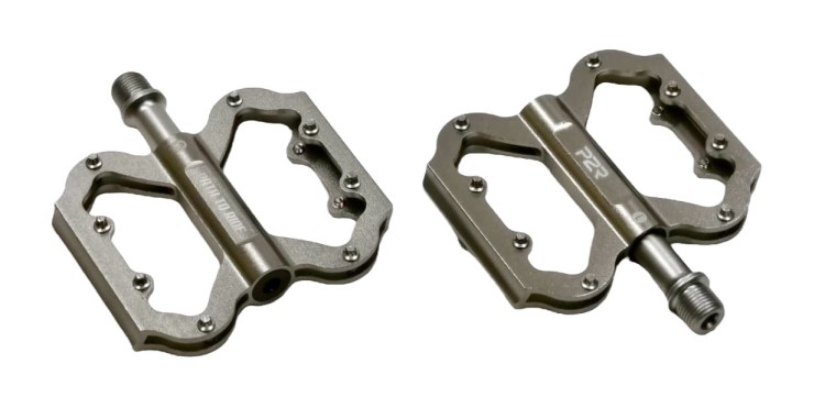 Lekkie pedały platformowe P2R FLATMAN 50 w kolorze tytanowym