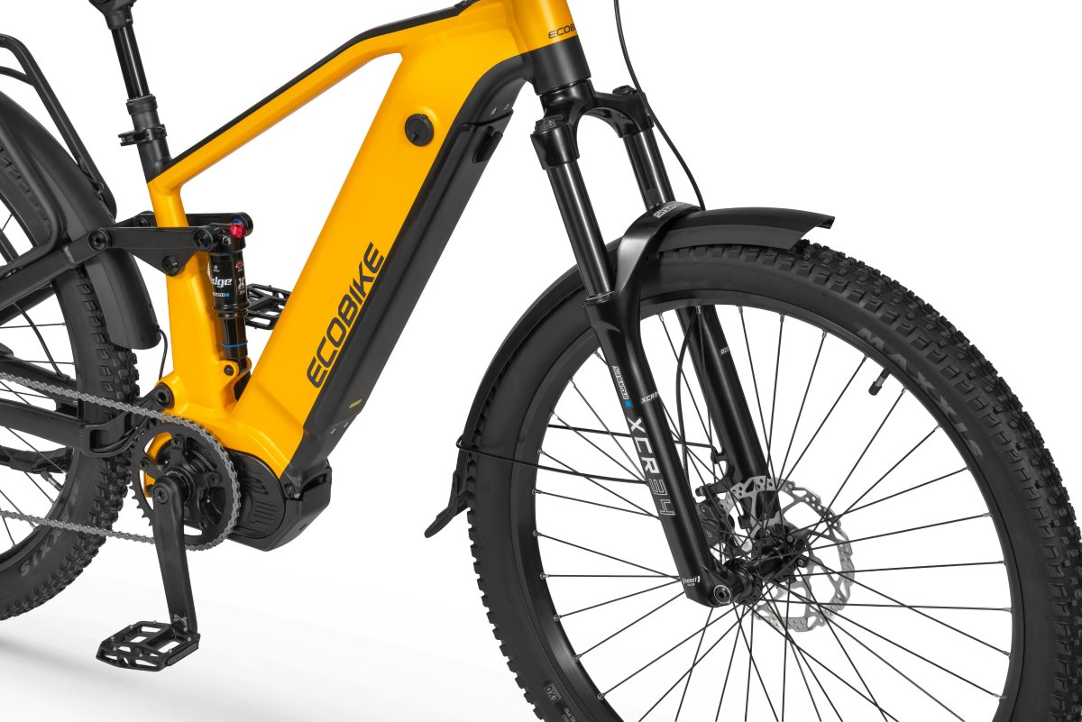 Przedni amortyzator powietrzny SunTour XCR34 oraz tylne zawieszenie w Ecobike RX500 MAX