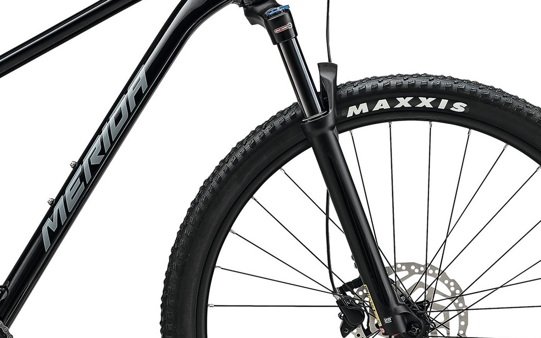 Amortyzator SR Suntour XCR32 LOR w rowerze Merida Big Nine 300