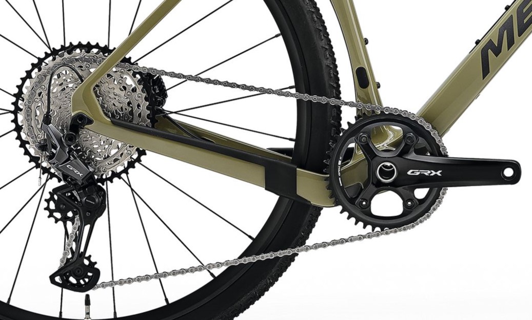 12-rzędowy mechaniczny napęd gravelowy Shimano GRX z kasetą 10-51T w Merida Silex 7000